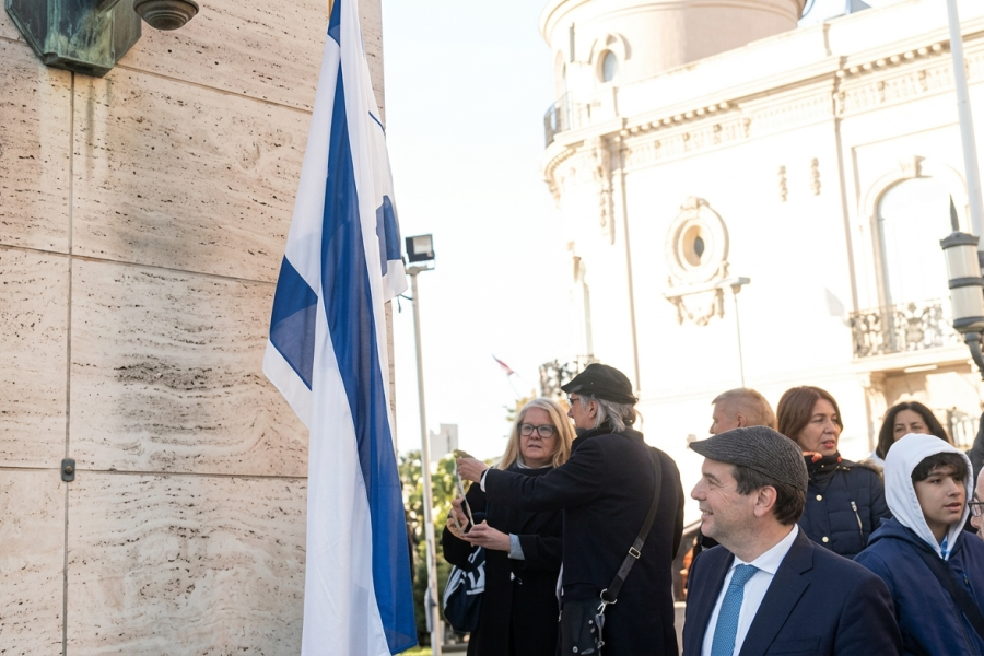 Izaron la bandera de Israel en el Monumento a la Bandera en Rosario y desató polémica