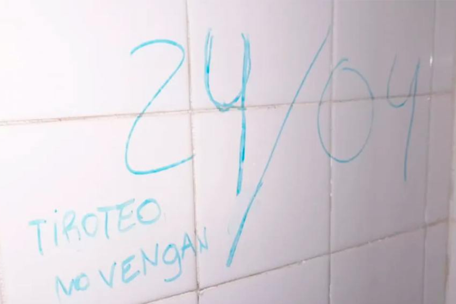 Alarma en una escuela del barrio Los Flores por una amenaza de tiroteo escrita en un baño