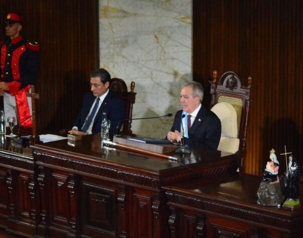 El gobernador ratificó su compromiso con la salud pública ante el ajuste nacional