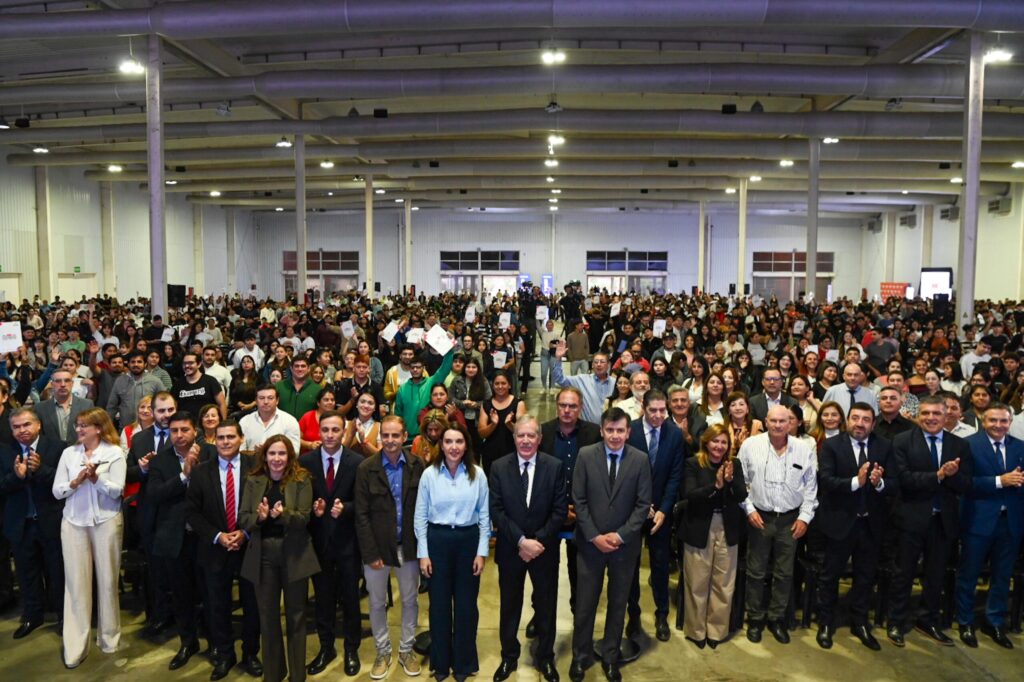 El gobernador Suárez encabezó la apertura de la Clase Magistral del programa “Santiago Crece con Vos” ante jóvenes de toda la provincia