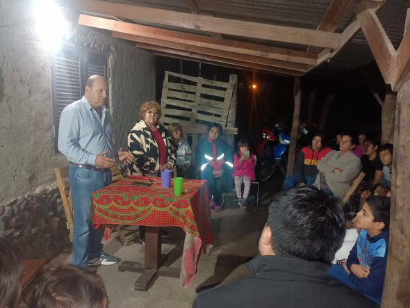 Mateo Sánchez recorrió el barrio Avenida y dialogó con vecinos sobre sus propuestas para la intendencia