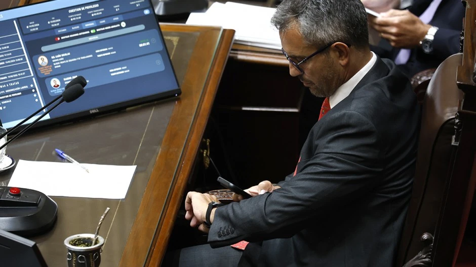 La oposición no juntó los votos para destituir a Adorni y se cae la sesión de Diputados