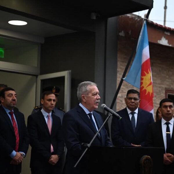 Elías Suárez inauguró la nueva Comisaría N°13 y entregró viviendas sociales a familias bandeñas