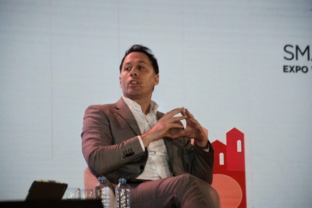 Juan Corvalán encabezó una destacada disertación sobre inteligencia artificial en la 5ta edición del Smart City Expo Juan Corvalán encabezó una destacada disertación sobre inteligencia artificial en la 5ta edición del Smart City Expo