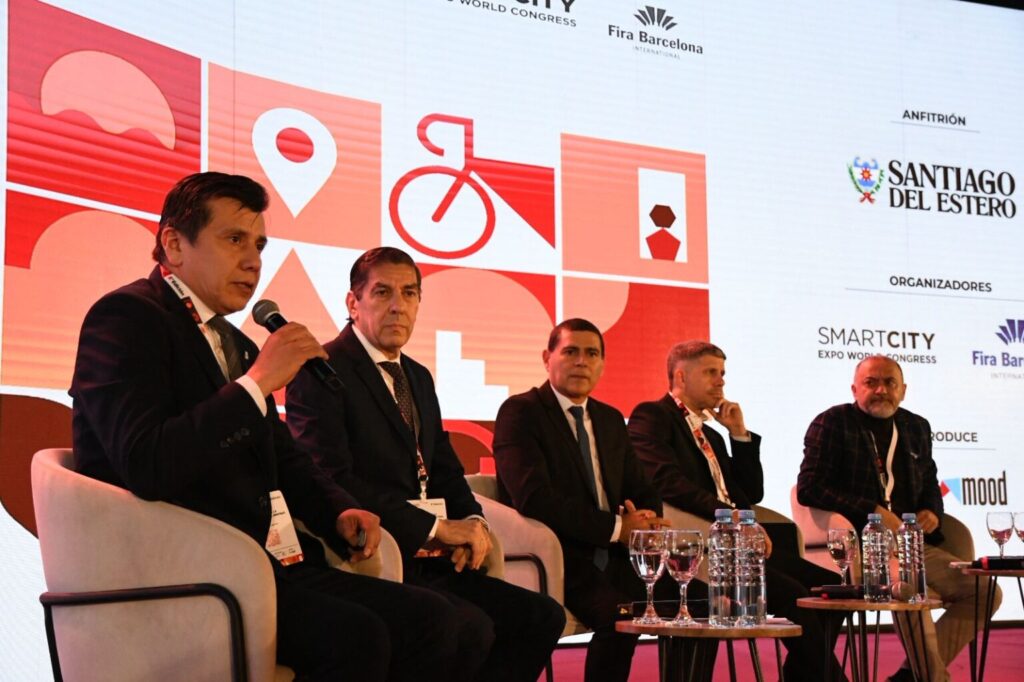 Educación, empleo y transformación productiva fueron ejes de una destacada charla en Smart City