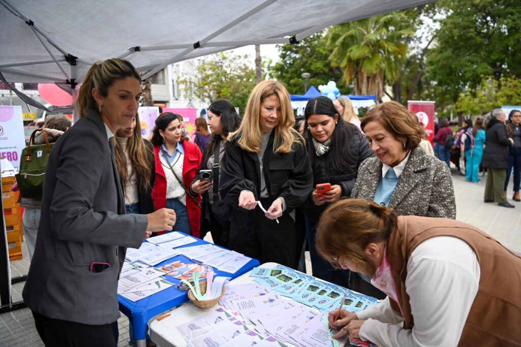 El 3° Encuentro de Acción por la Salud de las mujeres se realizó en la Plaza San Martín El 3° Encuentro de Acción por la Salud de las mujeres se realizó en la Plaza San Martín