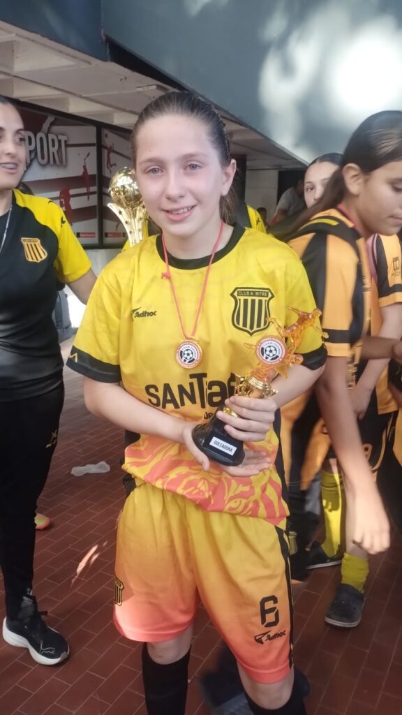Francesca Cella: La pequeña goleadora de Mitre que brilló en Tucumán