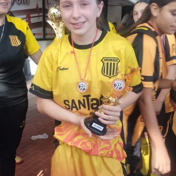Francesca Cella: La pequeña goleadora de Mitre que brilló en Tucumán