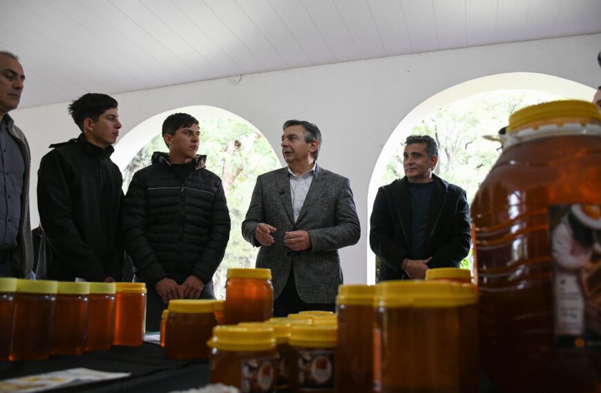 En la Semana de la Miel se vivió una exitosa jornada apícola en el Vivero San Carlos
