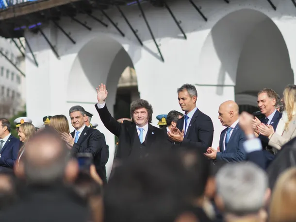 Javier Milei encabezó los actos centrales por el 25 de Mayo en el Cabildo de Buenos Aires junto a sus ministros y funcionarios