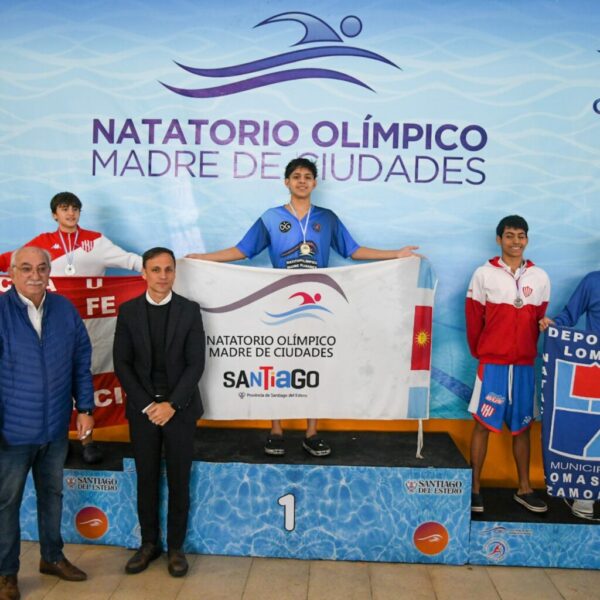 El Jefe de Gabinete participó de la premiación del Campeonato República de Natación