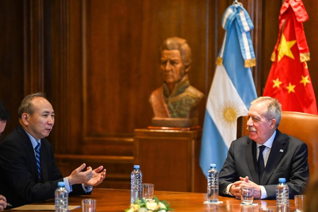 El Gobernador Suárez se reunió con el embajador de China en Argentina y un grupo de empresarios