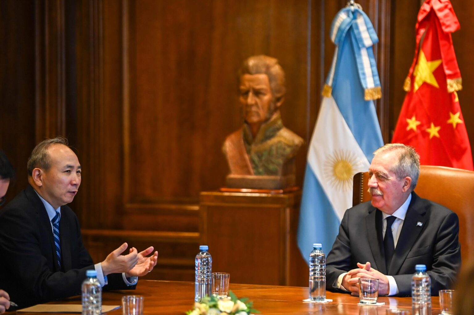 El Gobernador Suárez se reunió con el embajador de China en Argentina y un grupo de empresarios