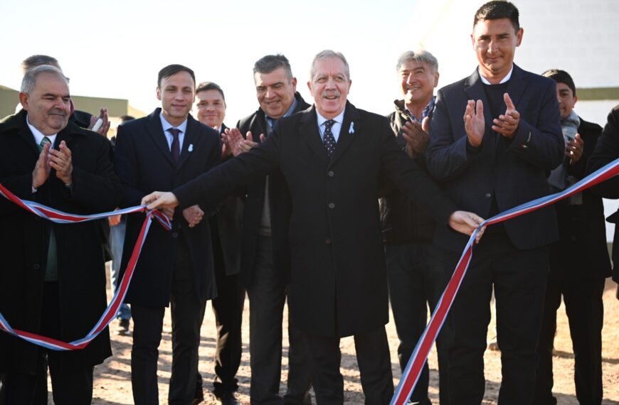Elías Suárez inauguró una planta potabilizadora de agua en Vaca Human y entregó viviendas sociales
