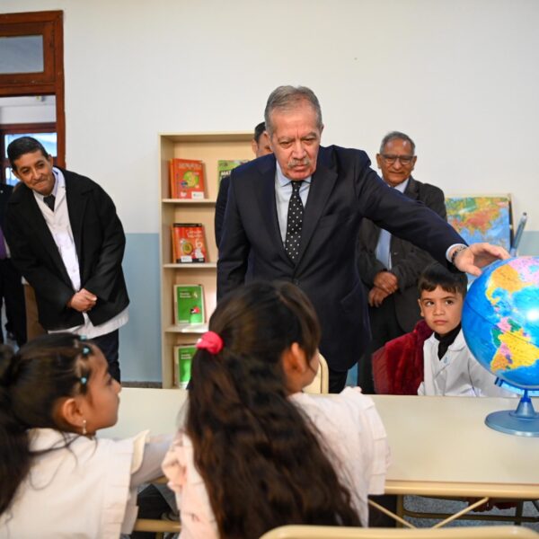 El Gobernador inauguró obras en la Escuela N° 490 y en el Jardín de Infantes Anexo de Puesto Suárez
