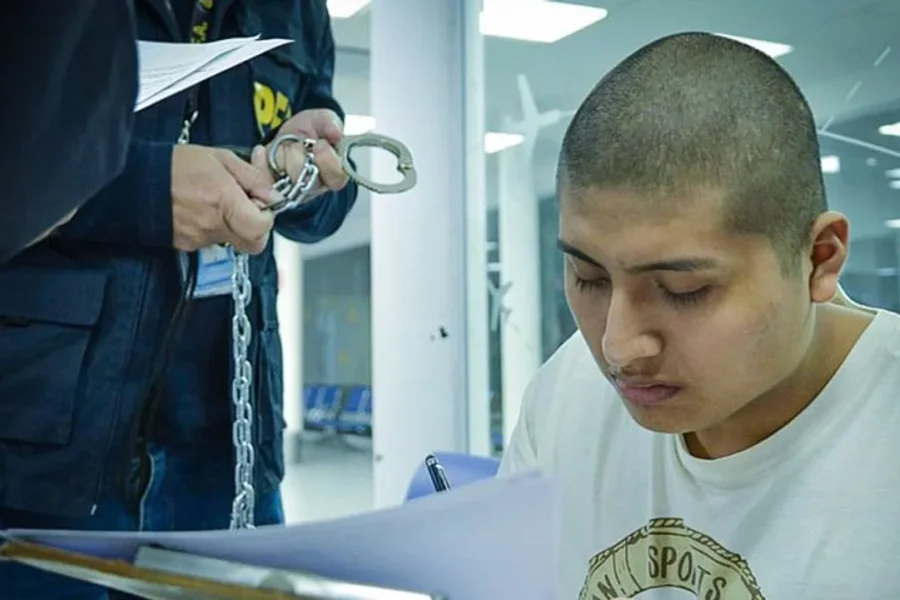 “Pequeño J” fue indagado y negó su participación en el triple crimen “Pequeño J” fue indagado y negó su participación en el triple crimen