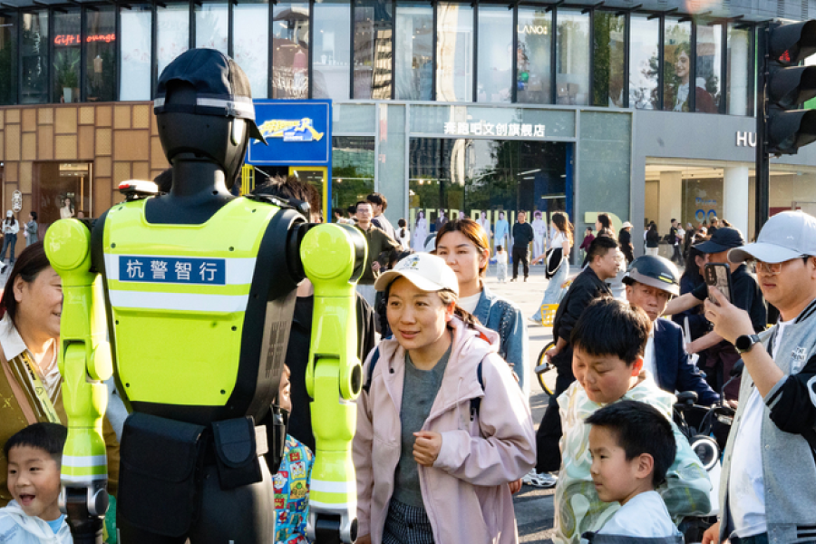 China prueba robots policías para ordenar el tránsito