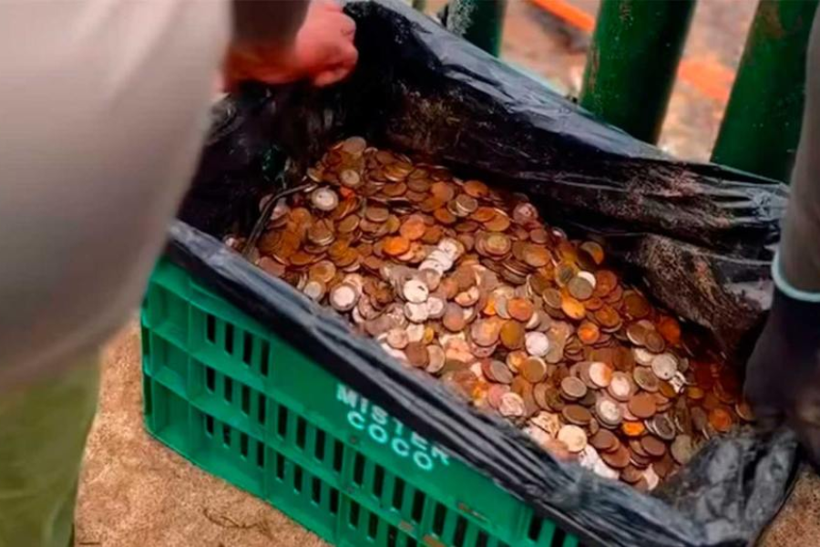 Hallaron casi 400 kilos de monedas en las Cataratas del Iguazú tras la histórica bajante del río