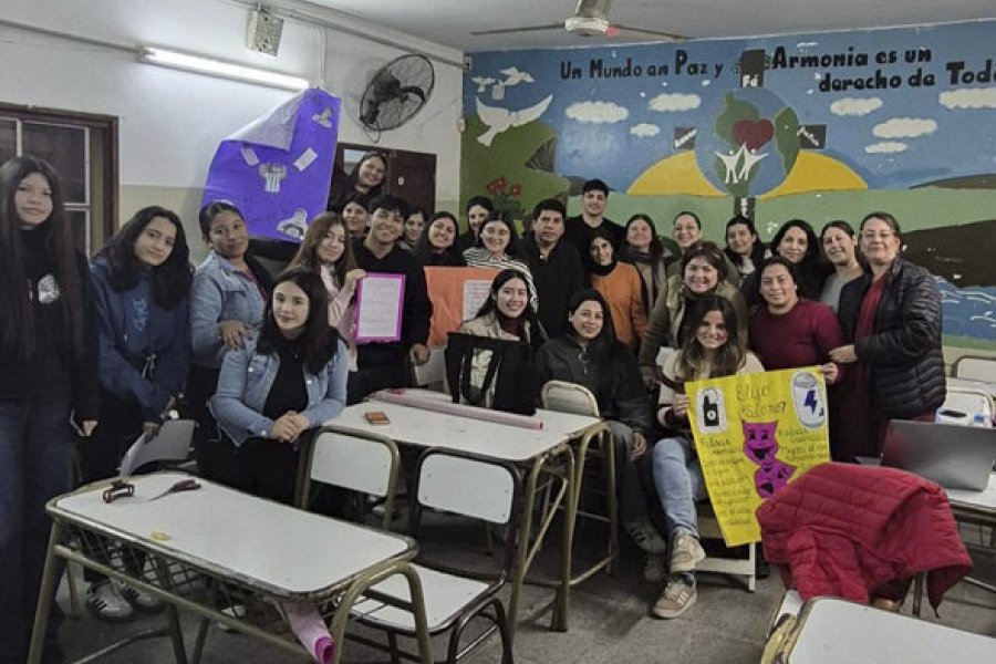 Concientizaron a jóvenes sobre riesgos de vapeadores y energizantes