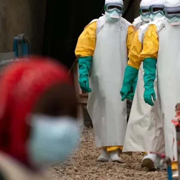 La OMS declaró la emergencia sanitaria internacional por un brote de ébola sin cura