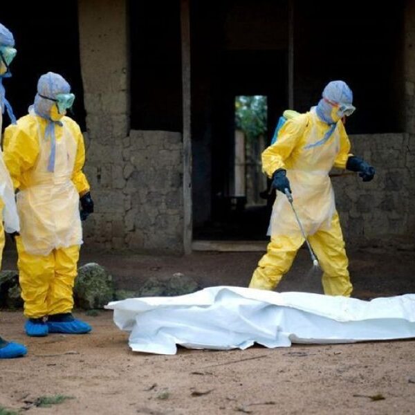 Preocupacion internacional por un brote de ebola en la Republica Democratica del Congo que ya causo mas de 130 muertes