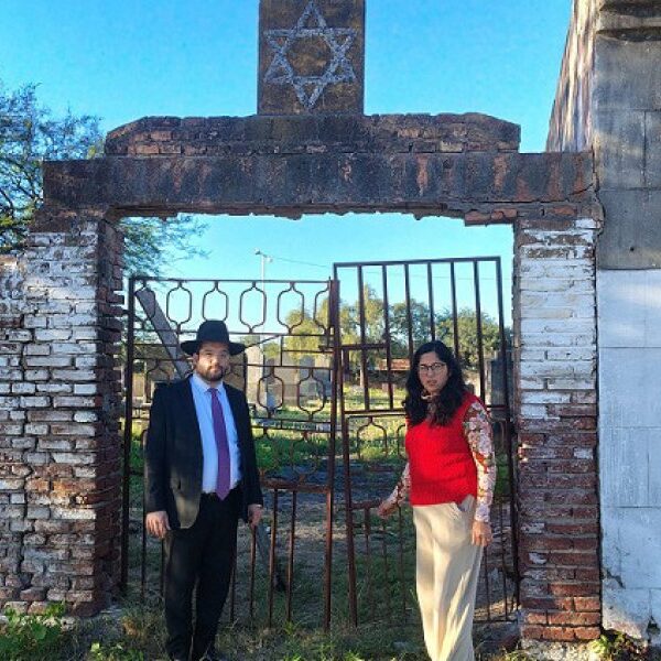 El gran rabino de la AMIA visito Colonia Dora para coordinar la puesta en valor del cementerio israeli