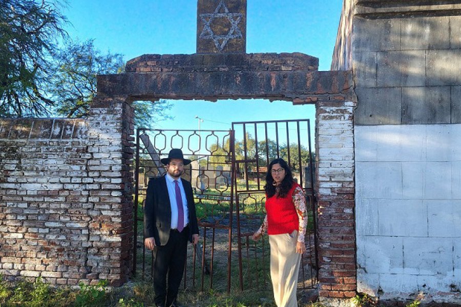 El gran rabino de la AMIA visito Colonia Dora para coordinar la puesta en valor del cementerio israeli