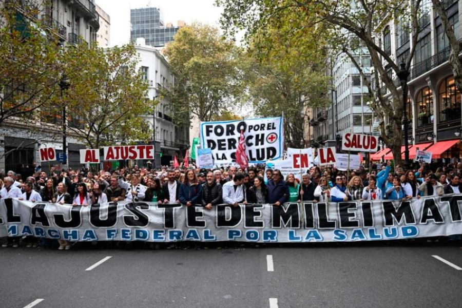 Trabajadores de la salud se movilizaron a Plaza de Mayo contra los recortes en el sistema sanitario