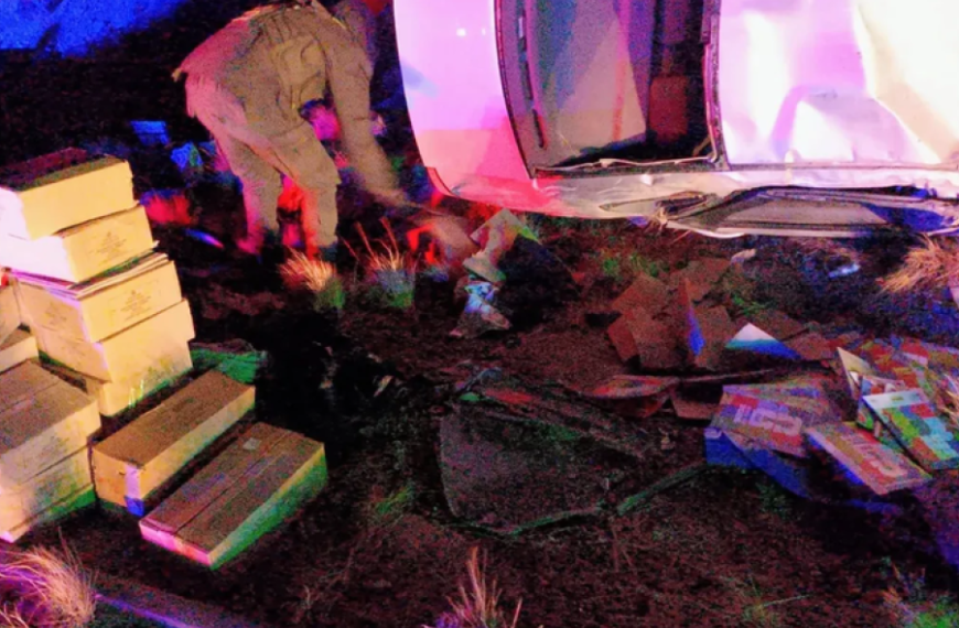 Conductor alcoholizado volco en Mendoza tras evadir un control de Gendarmeria con un cargamento de figuritas del Mundial por casi $18 millones