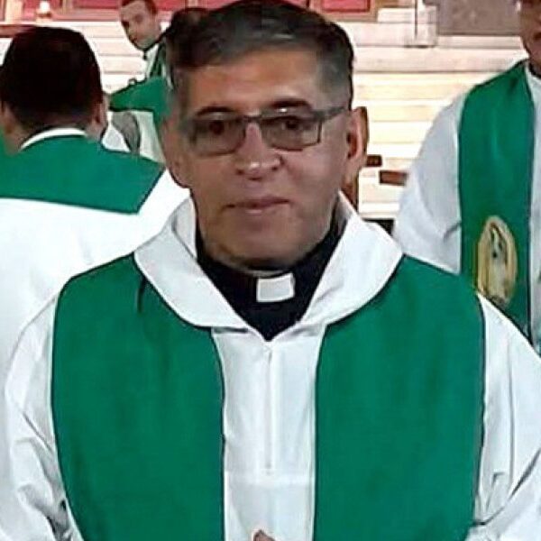 En Añatuya despiden al padre Juan Pablo Ortiz, quien dejo una profunda huella de fe y servicio
