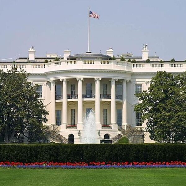 Reportaron decenas de disparos en las inmediaciones de la Casa Blanca