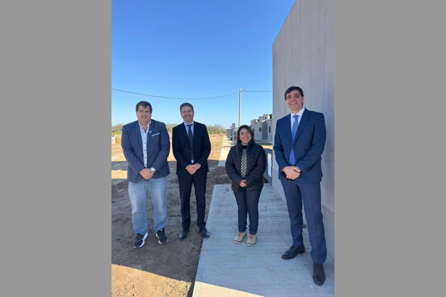 Jorge Mukdise recorrió el avance de las viviendas del barrio “Pacto de Vinará” en Las Termas