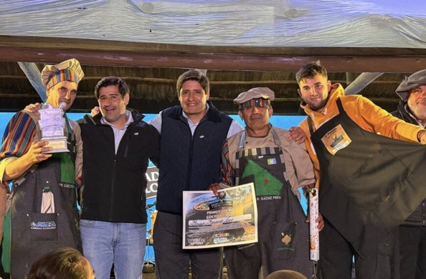 Premian a los ganadores del IX Concurso Nacional de Asado con Cuero y Locro