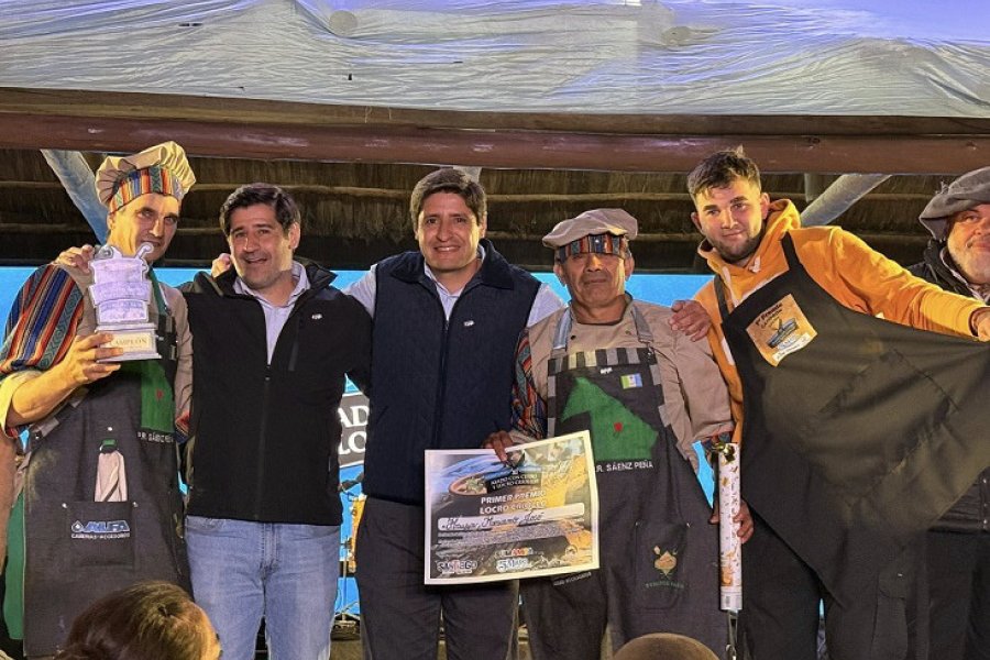 Premian a los ganadores del IX Concurso Nacional de Asado con Cuero y Locro