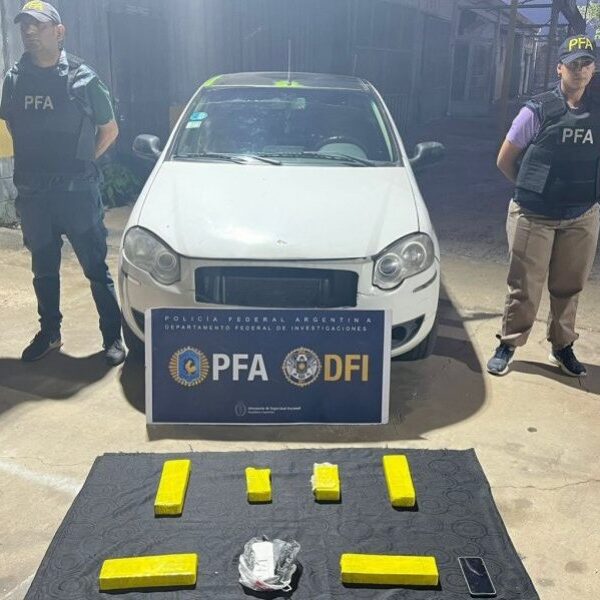 Secuestraron casi 5 kilos de «ladrillos» de marihuana en el automóvil y en la vivienda