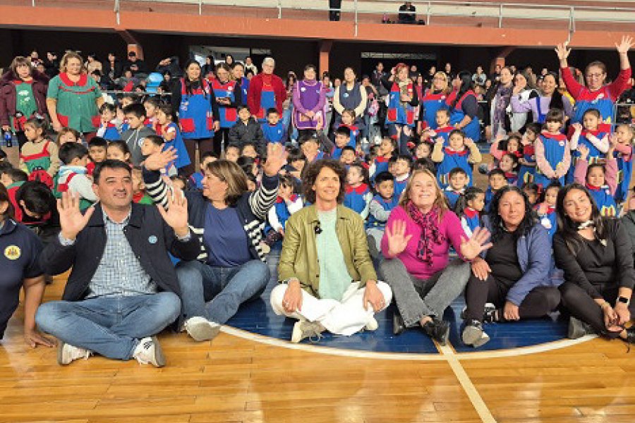 Los jardines de infantes de Las Termas celebraron en el Polideportivo Municipal