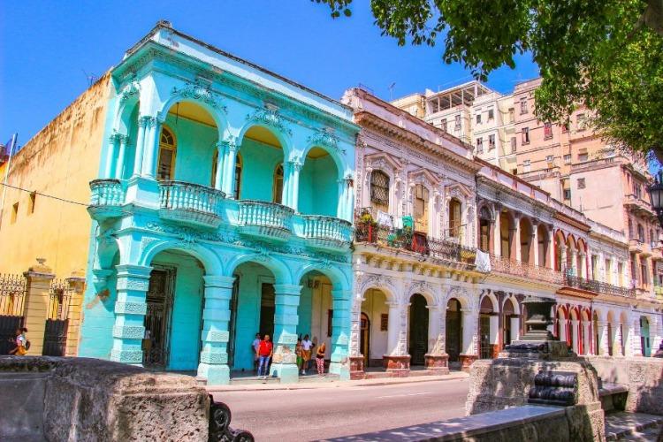 Cuba aprobó una histórica reforma de 176 medidas económicas que autoriza la banca privada y flexibiliza el capital en las empresas estatales Cuba aprobó una histórica reforma de 176 medidas económicas que autoriza la banca privada y flexibiliza el capital en las empresas estatales