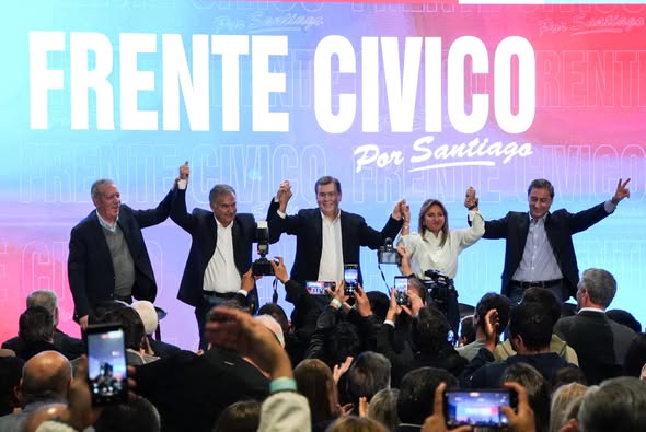 Oficialización de la candidatura de Mario Benavente a la intendencia de la ciudad Capital por el Frente Cívico por Santiago