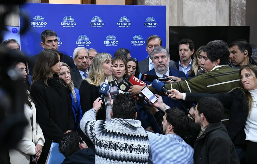 El peronismo en el Senado denunció al oficialismo por forzar la Constitución para proteger al jefe de Gabinete