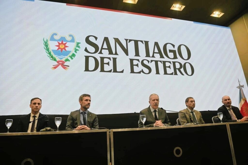 El Gobierno Provincial y el CFI firmaron convenios para fortalecer el desarrollo productivo y el financiamiento para el sector privado El Gobierno Provincial y el CFI firmaron convenios para fortalecer el desarrollo productivo y el financiamiento para el sector privado