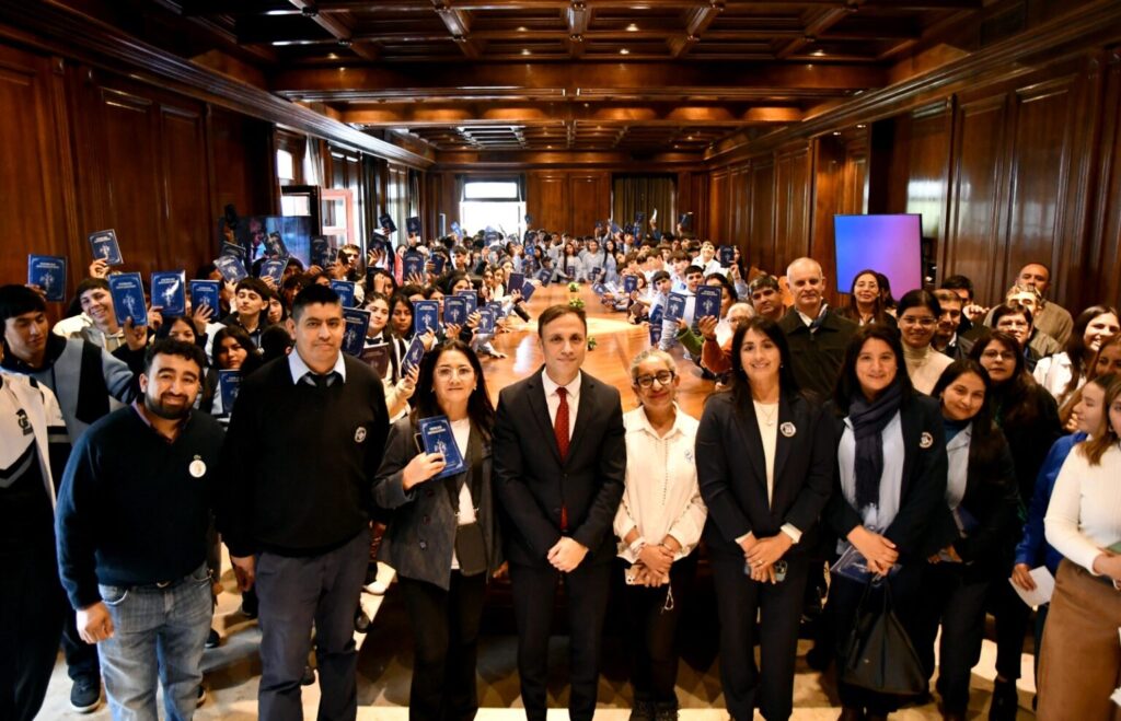 Estudiantes de los departamentos Loreto, Aguirre y Mitre conocieron Casa de Gobierno Estudiantes de los departamentos Loreto, Aguirre y Mitre conocieron Casa de Gobierno