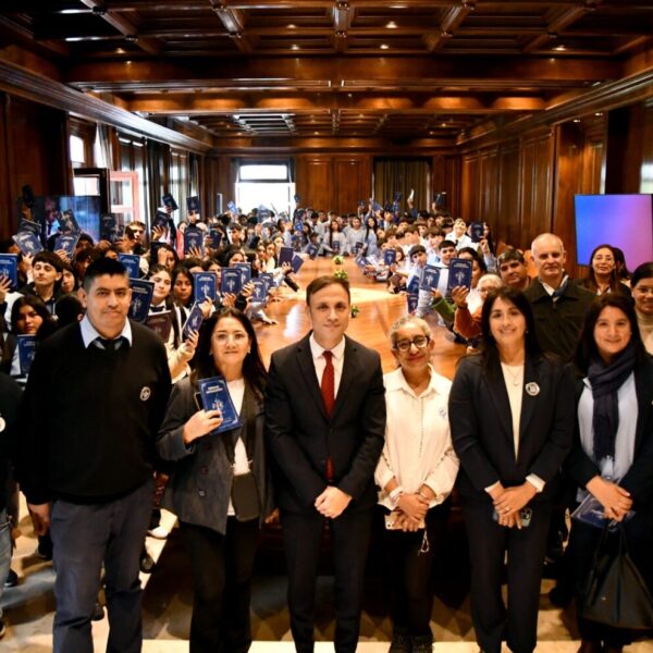 Estudiantes de los departamentos Loreto, Aguirre y Mitre conocieron Casa de Gobierno