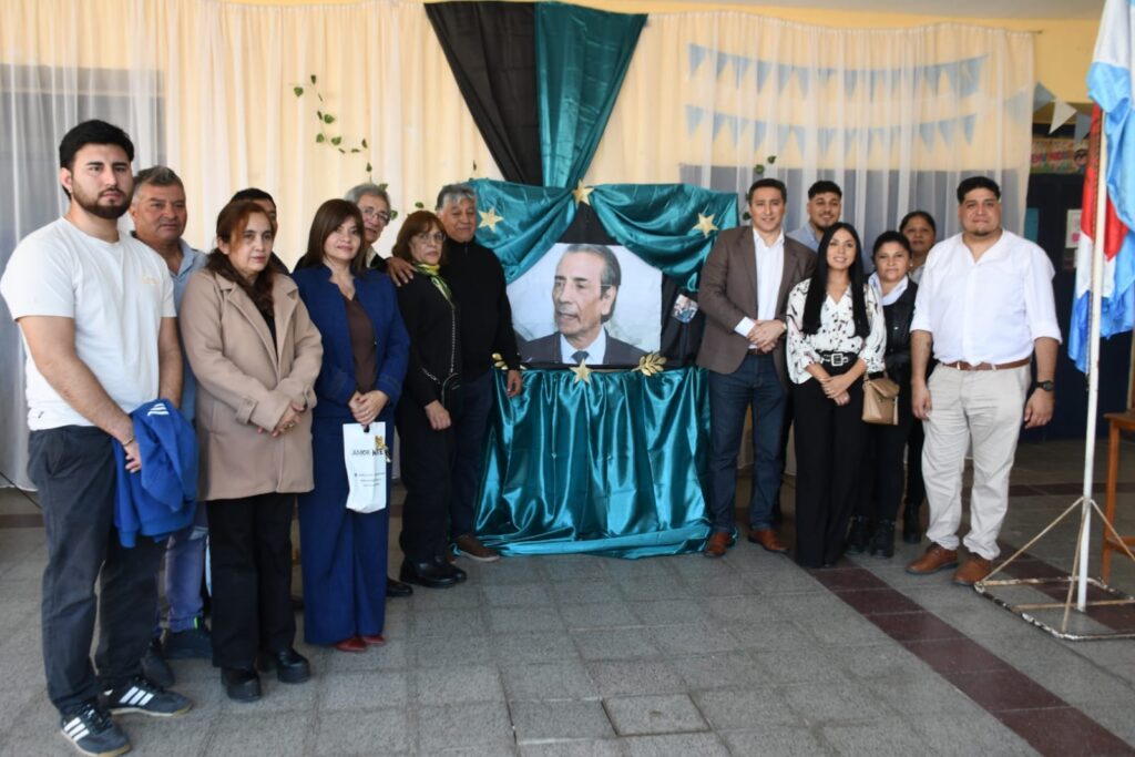 Rinden homenaje al coordinador de “Mis Primeros 1700 días” con su nombre a la biblioteca de la Escuela de La Patria en Loreto