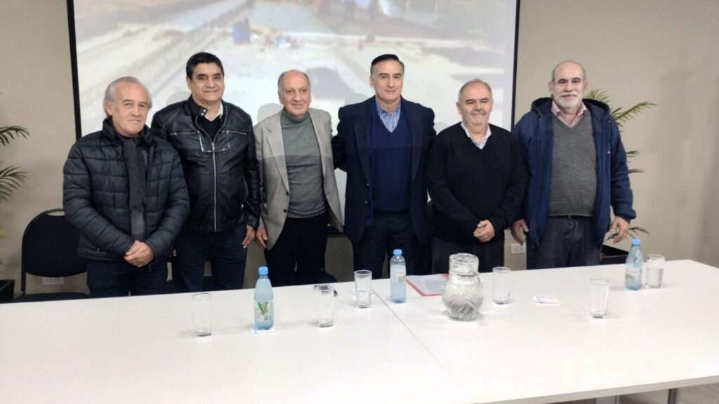 Asumió al nuevo presidente interventor del Consejo Provincial de Vialidad Asumió al nuevo presidente interventor del Consejo Provincial de Vialidad