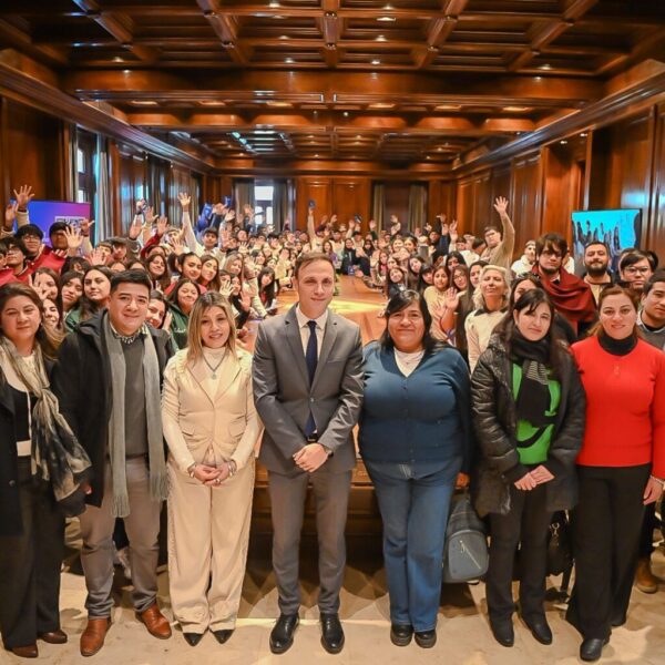 El Jefe de Gabinete recibió aalumnos de los departamentos Silípica, Choya y Guasayán