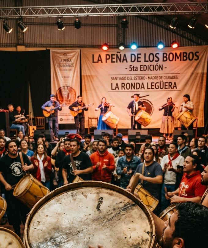 Santiago del Estero celebra su 473° aniversario con la 5ta edición de «La Peña de los Bombos» Santiago del Estero celebra su 473° aniversario con la 5ta edición de «La Peña de los Bombos»