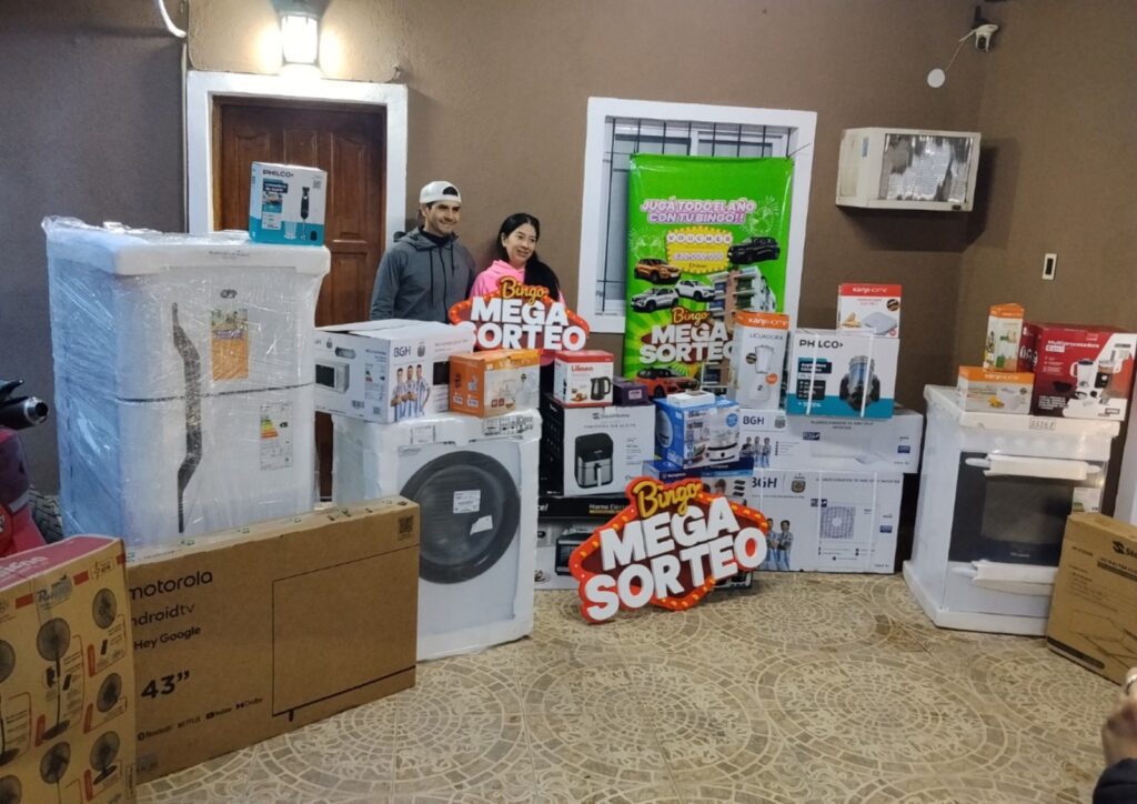 Vecina gana megacombo de 25 electrodomésticos en La Banda