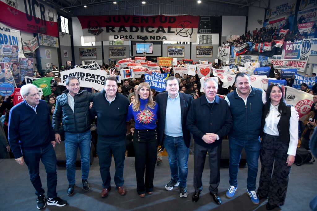 El Frente Cívico presento a Llamil Abdala y Alvaro Blanco como candidatos a Intendente y Viceintendente de La Banda ante una multitud