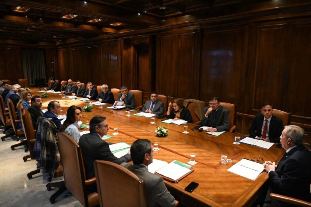 En Casa de Gobierno se realiza una reunión de gabinete provincial ampliado para coordinar políticas estratégicas En Casa de Gobierno se realiza una reunión de gabinete provincial ampliado para coordinar políticas estratégicas