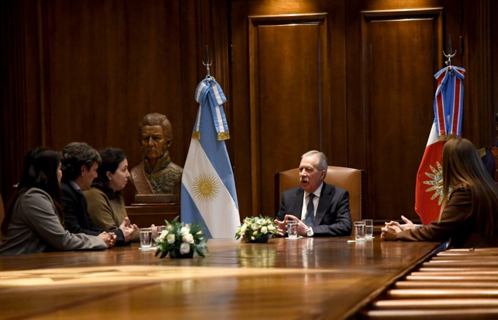 El Gobernador recibió a representantes de FAO Argentina para la presentación del Plan Provincial de Restauración de Bosques Nativos El Gobernador recibió a representantes de FAO Argentina para la presentación del Plan Provincial de Restauración de Bosques Nativos